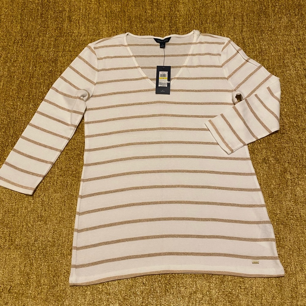 Tommy Hilfiger Women’s long sleeve V neck Top.